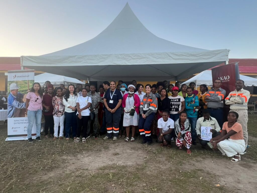 Incubés Lombao participants à AKAO an-tsena; foire entrepreneuriat Anôsy.
